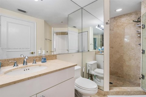 Condo in Miami Beach, Florida, 2 bedrooms  № 1175863 - photo 22