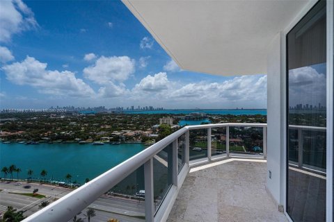 Condo in Miami Beach, Florida, 2 bedrooms  № 1175863 - photo 26