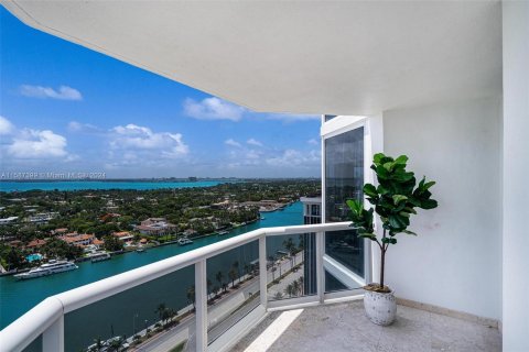 Condo in Miami Beach, Florida, 2 bedrooms  № 1175863 - photo 27