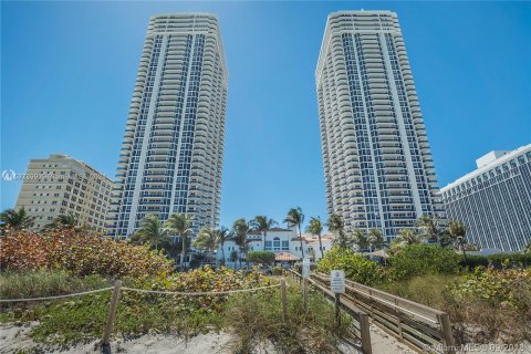 Condo in Miami Beach, Florida, 2 bedrooms  № 1175863 - photo 20