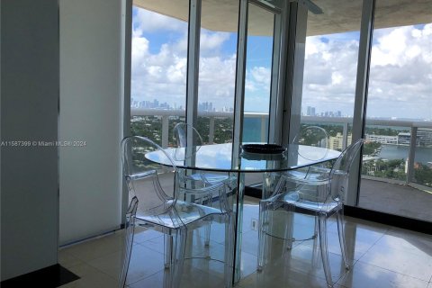 Condo in Miami Beach, Florida, 2 bedrooms  № 1175863 - photo 4