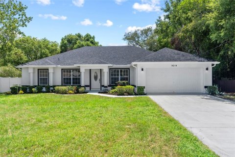 House in Spring Hill, Florida 4 bedrooms, 186.36 sq.m. № 1341263 - photo 1