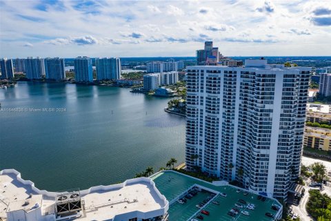 Condominio en alquiler en Aventura, Florida, 2 dormitorios, 101.36 m2 № 1329583 - foto 25