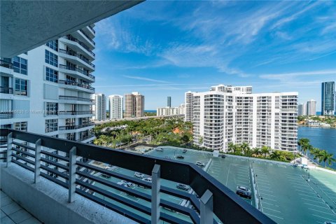 Condominio en alquiler en Aventura, Florida, 2 dormitorios, 101.36 m2 № 1329583 - foto 13