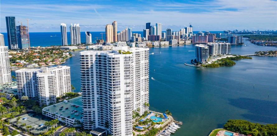 Condominio en Aventura, Florida, 2 dormitorios  № 1329583