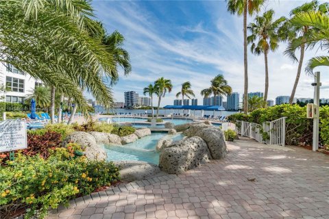 Condominio en alquiler en Aventura, Florida, 2 dormitorios, 101.36 m2 № 1329583 - foto 18