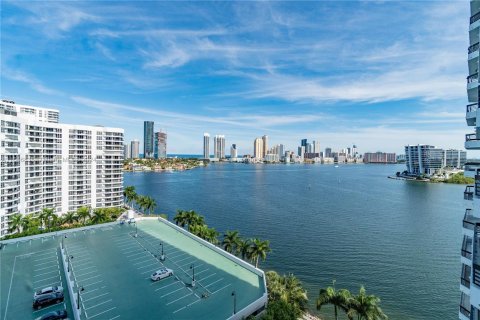 Condominio en alquiler en Aventura, Florida, 2 dormitorios, 101.36 m2 № 1329583 - foto 15