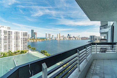 Condominio en alquiler en Aventura, Florida, 2 dormitorios, 101.36 m2 № 1329583 - foto 12