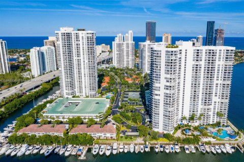 Condominio en alquiler en Aventura, Florida, 2 dormitorios, 101.36 m2 № 1329583 - foto 23