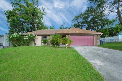 House in Orlando, Florida 3 bedrooms, 147.71 sq.m. № 1359289 - photo 1