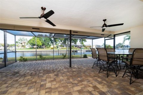 House in Punta Gorda, Florida 3 bedrooms, 134.52 sq.m. № 1089133 - photo 21