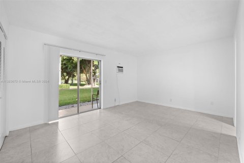 Condominio en venta en West Palm Beach, Florida, 1 dormitorio, 68.56 m2 № 520270 - foto 11