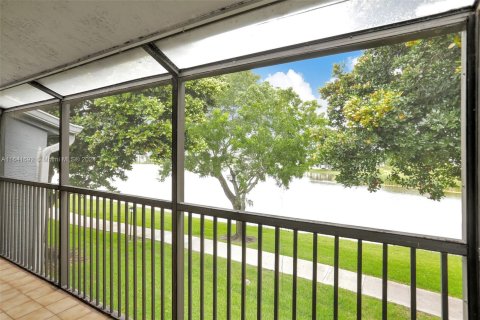 Condo in Oakland Park, Florida, 2 bedrooms  № 1320849 - photo 21