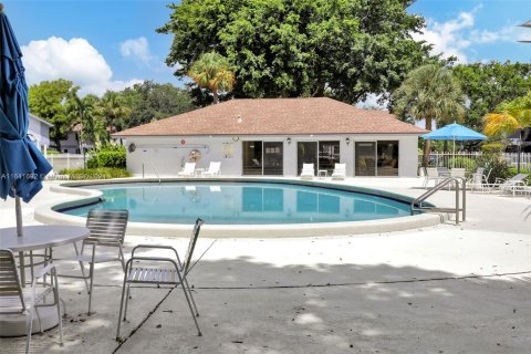 Condo in Oakland Park, Florida, 2 bedrooms  № 1320849 - photo 26