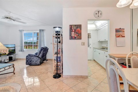 Condominio en venta en Miami, Florida, 1 dormitorio, 63.92 m2 № 835812 - foto 9
