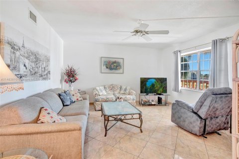 Condominio en venta en Miami, Florida, 1 dormitorio, 63.92 m2 № 835812 - foto 4