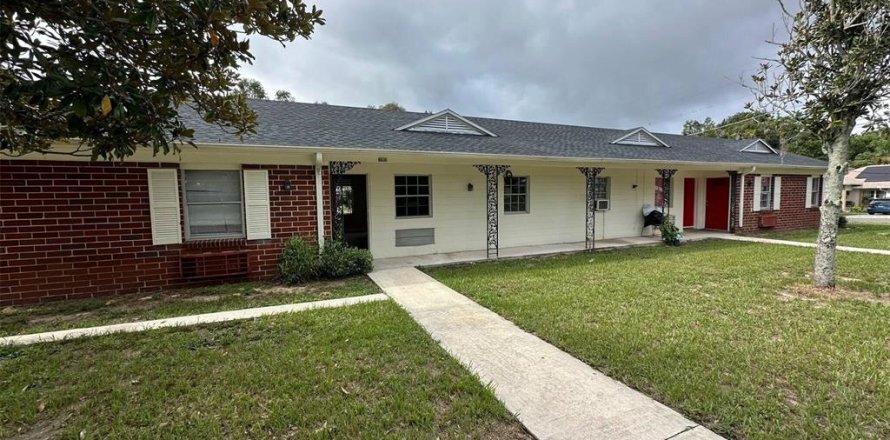 Apartment in Lake Alfred, Florida 2 bedrooms, 576.46 sq.m. № 1371237