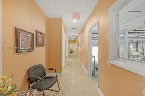 Купить коммерческую недвижимость в Дорал, Флорида № 1006760 - фото 9