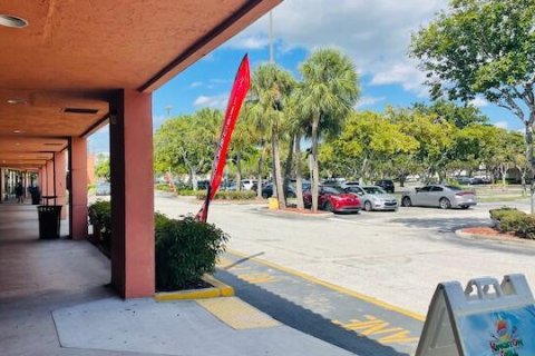 Commercial property in North Lauderdale, Florida № 874328 - photo 27