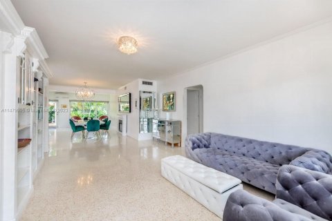 Casa en venta en Surfside, Florida, 3 dormitorios, 154.22 m2 № 822628 - foto 12