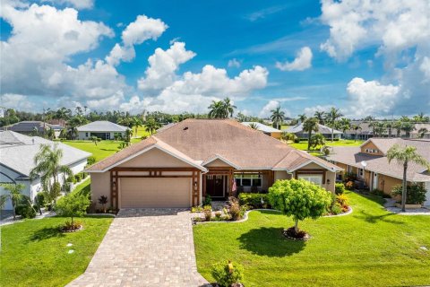 Casa en venta en Punta Gorda, Florida, 3 dormitorios, 244.89 m2 № 1343240 - foto 1