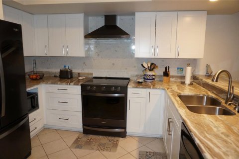 Condo in Punta Gorda, Florida, 2 bedrooms  № 1343275 - photo 10