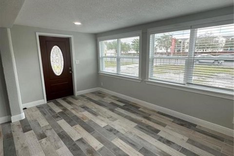 Immobilier commercial à vendre à Orlando, Floride: 189.99 m2 № 1394041 - photo 2