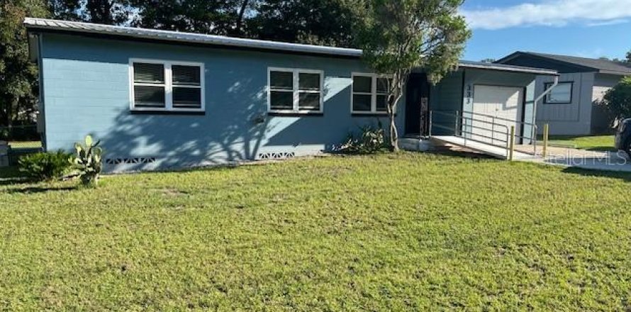 House in DeLand, Florida 3 bedrooms, 93.74 sq.m. № 1393836