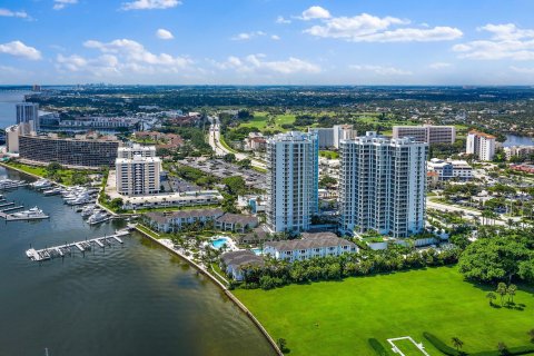 Condominio en venta en North Palm Beach, Florida, 4 dormitorios, 323.49 m2 № 1007682 - foto 12