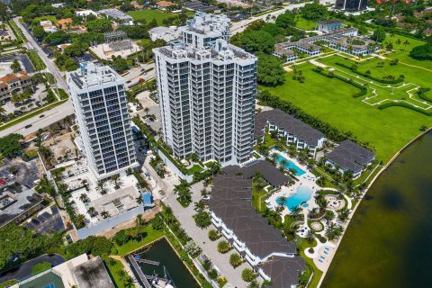 Condominio en venta en North Palm Beach, Florida, 4 dormitorios, 323.49 m2 № 1007682 - foto 1