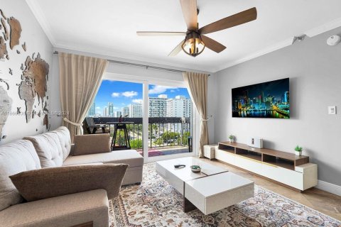 Condo in Miami Beach, Florida, 1 bedroom  № 1383022 - photo 3