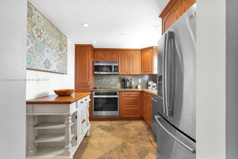 Condo in Miami Beach, Florida, 1 bedroom  № 1383022 - photo 5