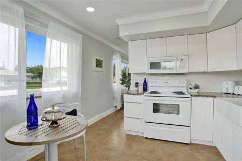 House in Fort Lauderdale, Florida 2 bedrooms, 283.72 sq.m. № 1382989 - photo 13