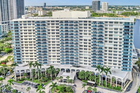 Copropriété à vendre à Hollywood, Floride: 2 chambres, 123.84 m2 № 1288837 - photo 3