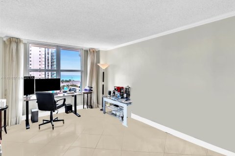 Condo in Hollywood, Florida, 2 bedrooms  № 1288837 - photo 27