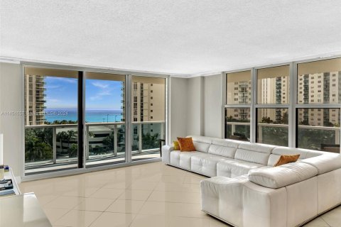 Condo in Hollywood, Florida, 2 bedrooms  № 1288837 - photo 2