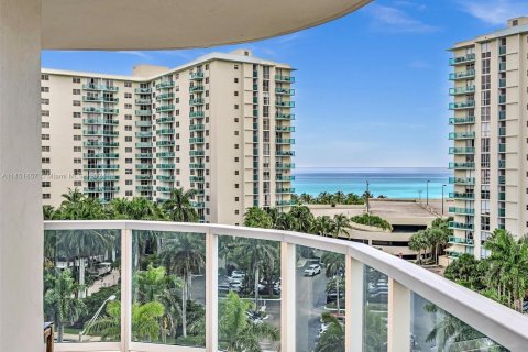 Condominio en venta en Hollywood, Florida, 2 dormitorios, 123.84 m2 № 1288837 - foto 16