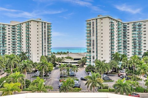 Condominio en venta en Hollywood, Florida, 2 dormitorios, 123.84 m2 № 1288837 - foto 1