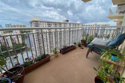 Copropriété à vendre à Sunny Isles Beach, Floride: 1 chambre, 87.61 m2 № 1229746 - photo 3