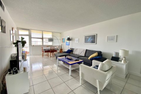 Condominio en venta en Sunny Isles Beach, Florida, 1 dormitorio, 87.61 m2 № 1229746 - foto 4