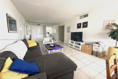 Condominio en venta en Sunny Isles Beach, Florida, 1 dormitorio, 87.61 m2 № 1229746 - foto 6