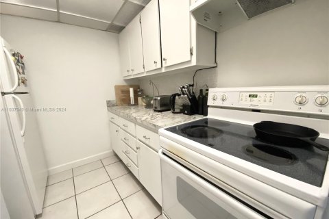 Copropriété à vendre à Sunny Isles Beach, Floride: 1 chambre, 87.61 m2 № 1229746 - photo 11