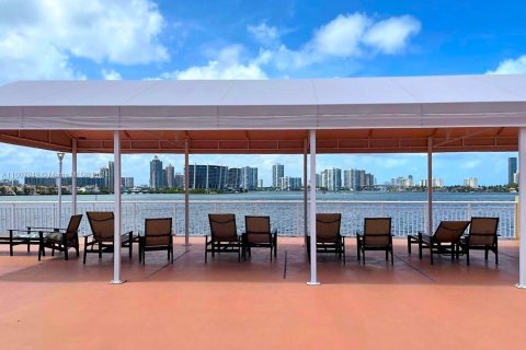 Condominio en venta en Sunny Isles Beach, Florida, 1 dormitorio, 87.61 m2 № 1229746 - foto 16