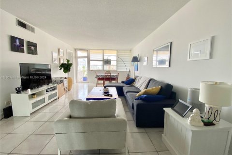 Condominio en venta en Sunny Isles Beach, Florida, 1 dormitorio, 87.61 m2 № 1229746 - foto 5