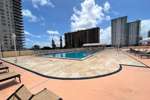 Copropriété à vendre à Sunny Isles Beach, Floride: 1 chambre, 87.61 m2 № 1229746 - photo 15