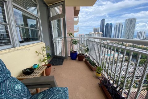 Studio in the Condo in Sunny Isles Beach, Florida  № 1229746 - photo 2