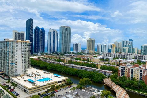 Copropriété à vendre à Sunny Isles Beach, Floride: 1 chambre, 87.61 m2 № 1229746 - photo 1