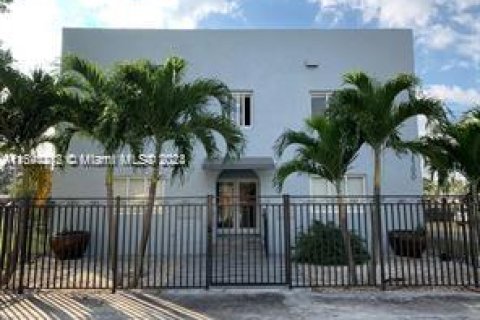 Immobilier commercial à vendre à Miami, Floride: 520.25 m2 № 1329615 - photo 11