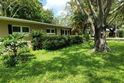 House in Clearwater, Florida 3 bedrooms, 89.93 sq.m. № 1346174 - photo 3