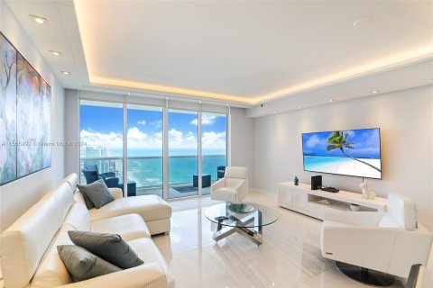 Condominio en venta en Hallandale Beach, Florida, 1 dormitorio, 78.41 m2 № 1080010 - foto 3